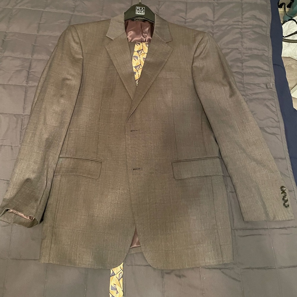 Like New Jos. A. Bank Light Brown Suit with One Italian-Made Tie